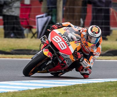 Jorge Lorenzo en pista, tomando una curva sobre la RC213V