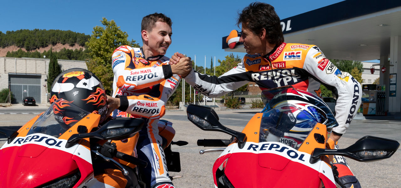 Jorge Lorenzo y Álex Crivillé chocándola