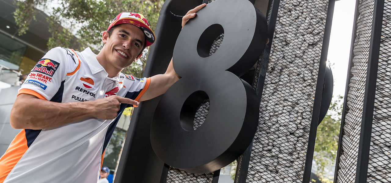 Marc Márquez apoyado en un 8 durante GP de Malasia