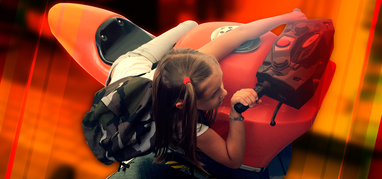 miña-8-años-en-un-simulador-de-motogp