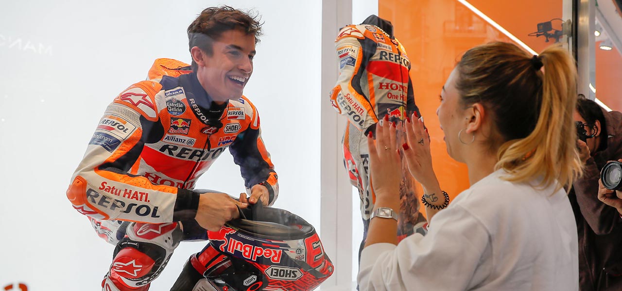 Marc Márquez hace de maniquí viviente en Madrid