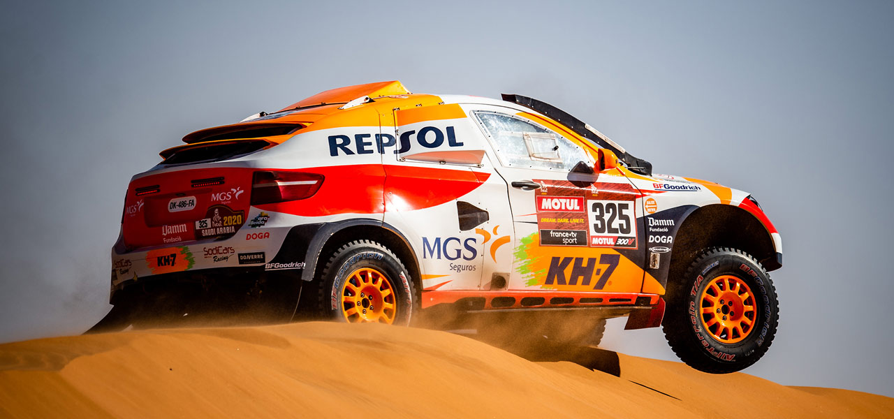 Isidre Esteve conduce en la arena de Arabia Saudita