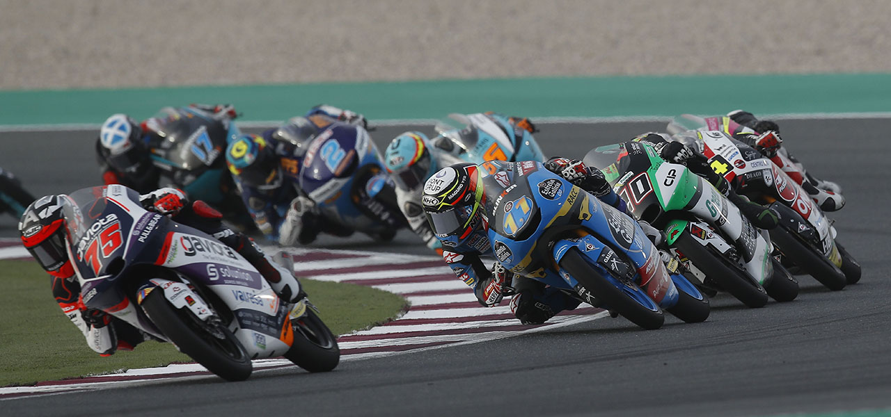 Sergio García Dols rodando con otros pilotos en el GP de Catar 2020