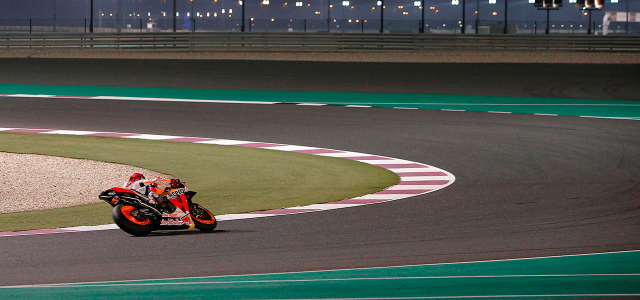 Marc Márquez en losail rodando sobre la honda