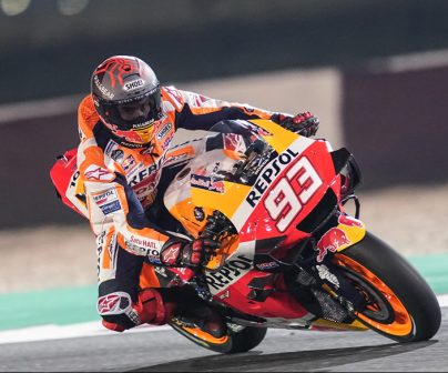 Marc Márquez rodando de noche en Losail