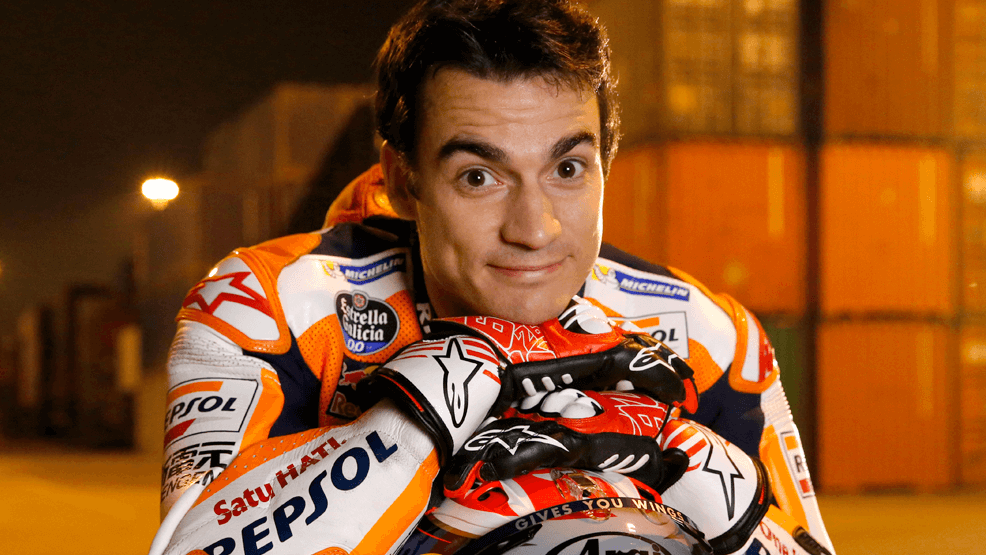 Dani Pedrosa sonríe con las cejas levantadas