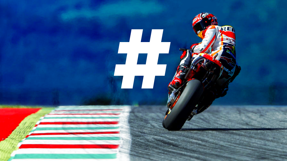 Marc Márquez mirando hacia atrás en Mugello