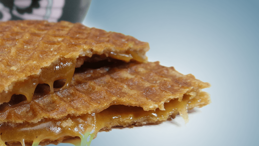 Torta de barquillo rellena de caramelo