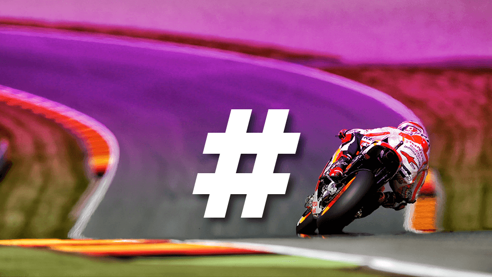 Marc Márquez rodando en pista con Hashtag