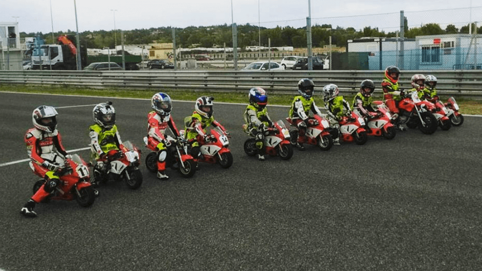 Jóvenes pilotos entrenan en Villarace