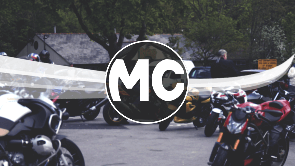 Motos de carretera aparcadas